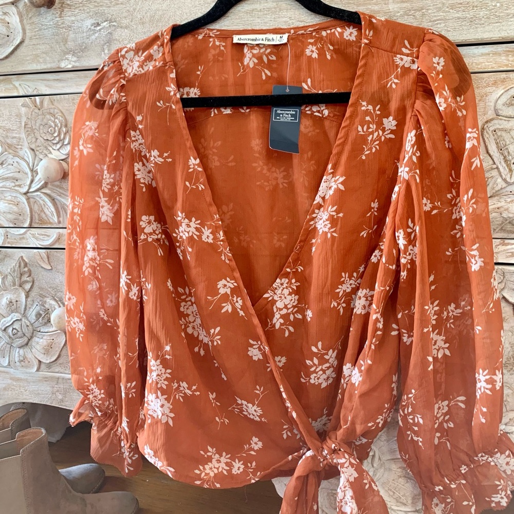 🍊🌸 Abercrombie & Fitch Orange Floral Wrap Blouse